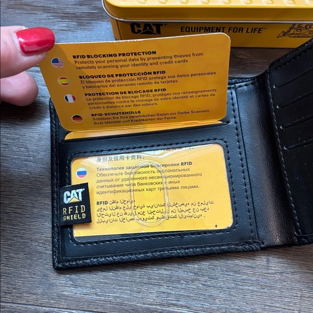 CAT Genuine Leather bifold w/enamel logo,5 card slot,RFID,ID window,bill slot